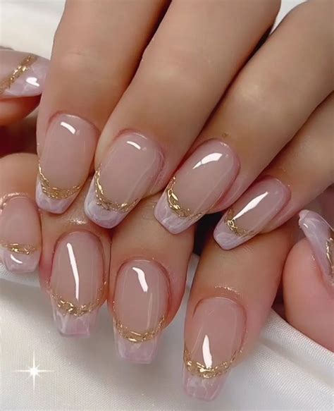 30 Trending Nail Designs Everyone Will Obsess Over。